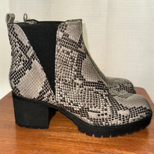 MIA Shoes Ankle Boot Women’s Snake Print Size 6.5 Chunky Heel Casual Winter‎